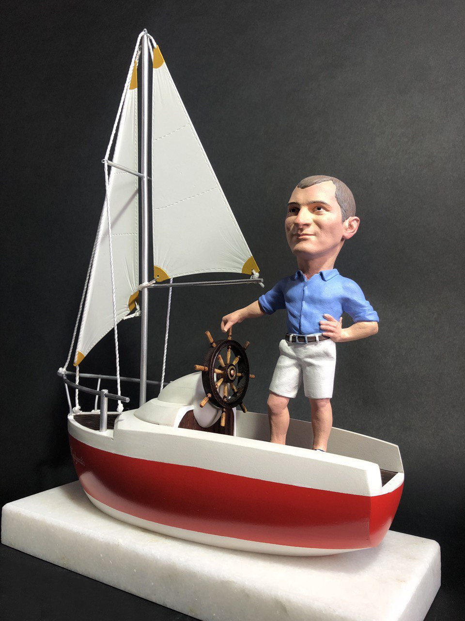 Cartoon figurine Under Sail